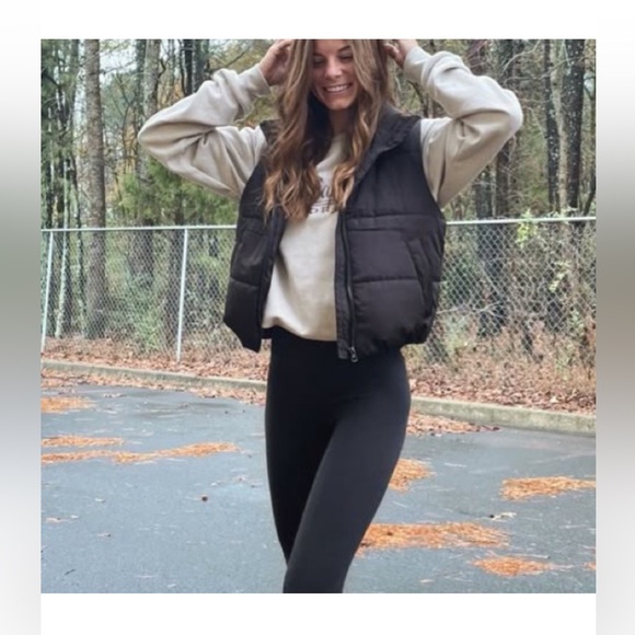 NWT Nordstrom Industry Black Puffer Vest size XS - Picture 10 of 10